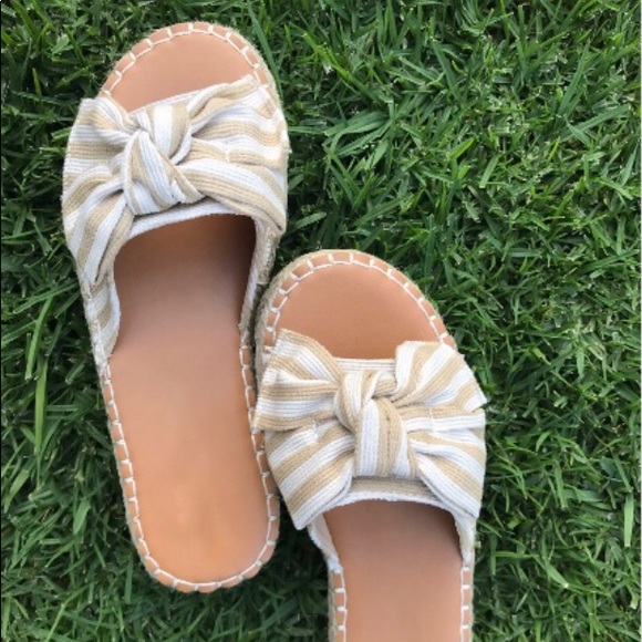 New Cute & Trendy Bow sandal last one left 7.5 - Picture 5 of 5